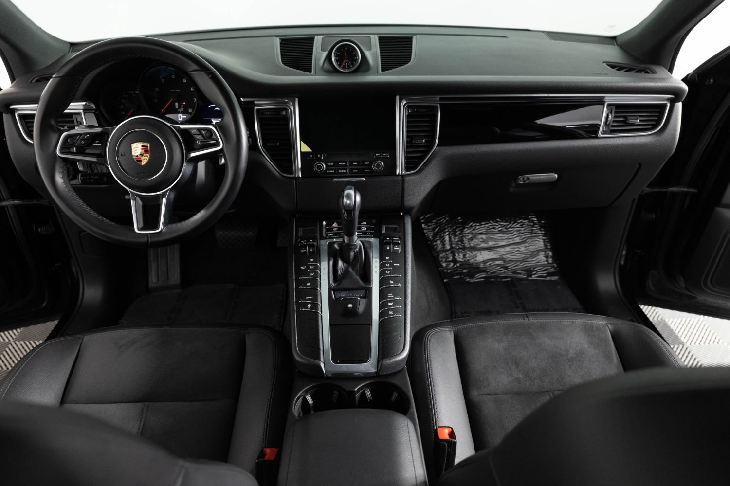 Used 2017 Porsche Macan AWD/4WD image 35
