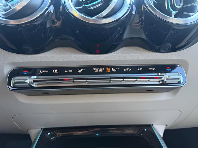 Used 2022 Mercedes-Benz GLB 250 w/ Premium Package Lite image 19