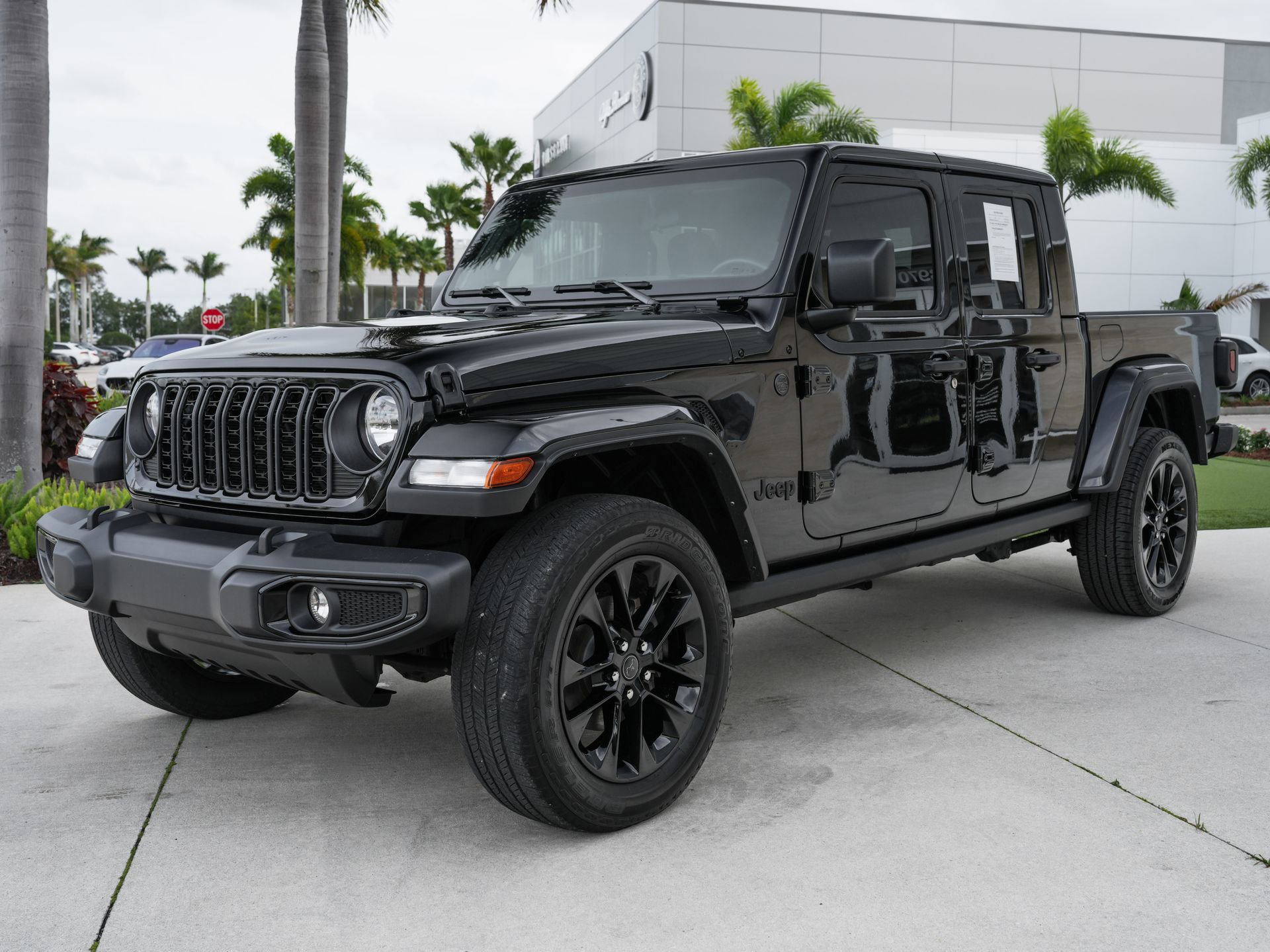 Used 2024 Jeep Gladiator Sport AWD/4WD image 5