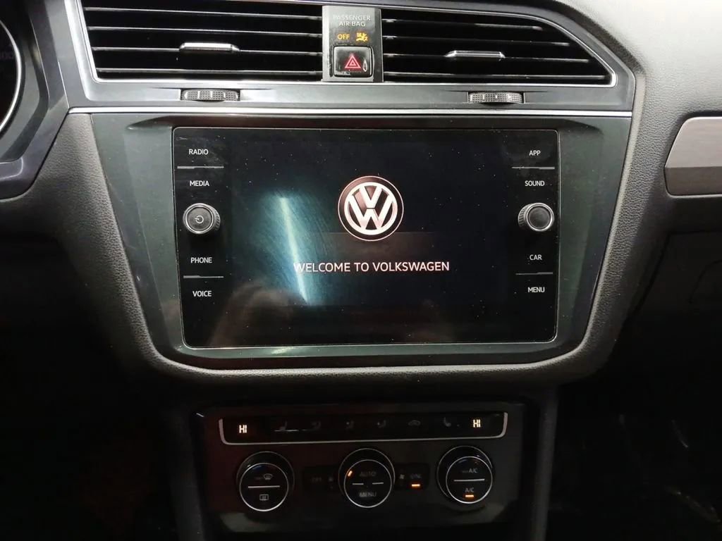 Used 2020 Volkswagen Tiguan SE w/ Panoramic Sunroof Package FWD image 21