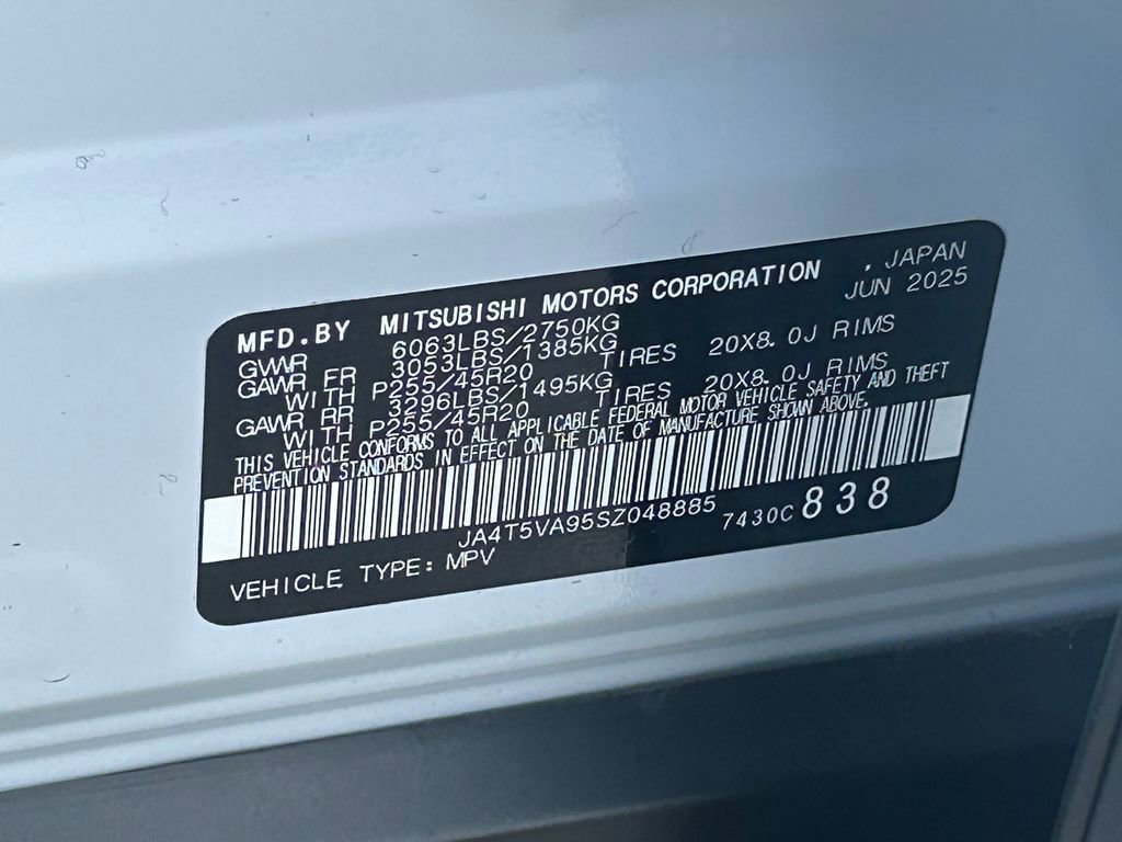Used 2025 Mitsubishi Outlander 4WD Plug-In Hybrid image 40