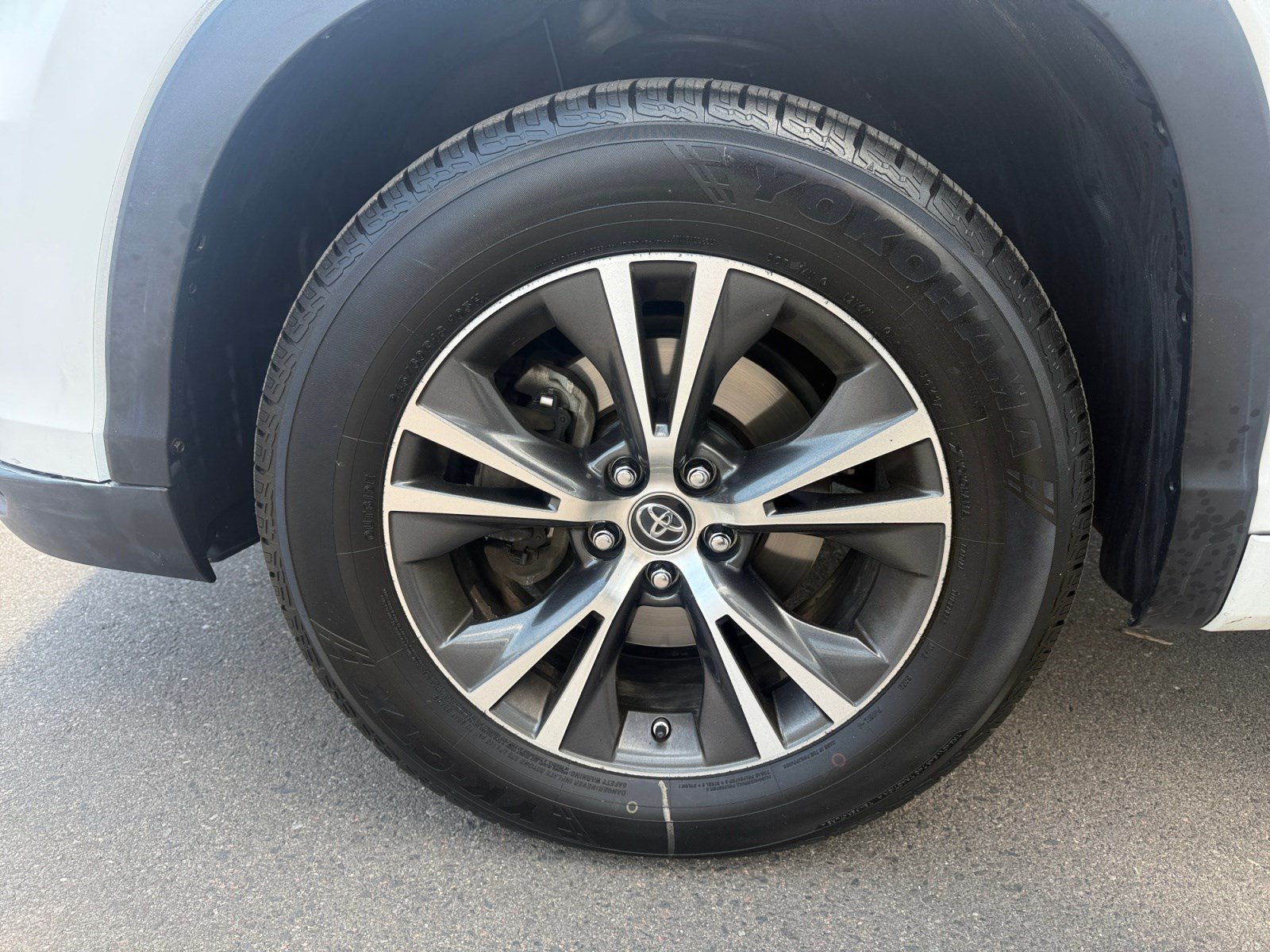 Used 2016 Toyota Highlander XLE AWD/4WD image 26