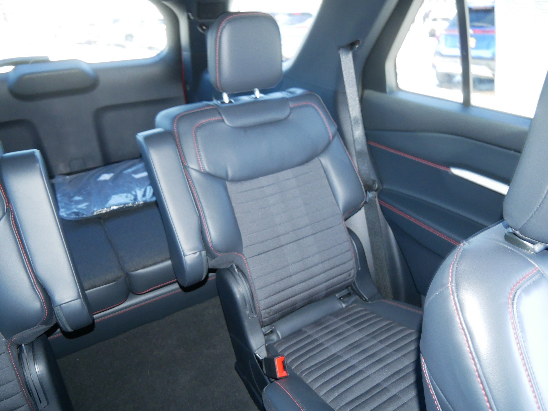 Used 2026 Ford Explorer ST-Line w/ ST-Line Street Pack image 14