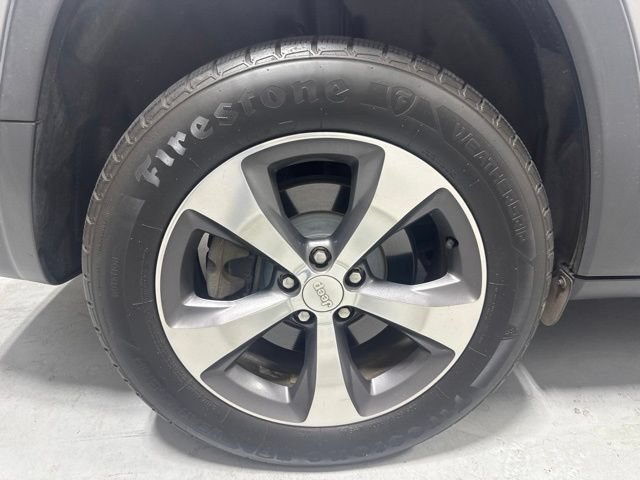 Used 2019 Jeep Cherokee Limited AWD/4WD image 6