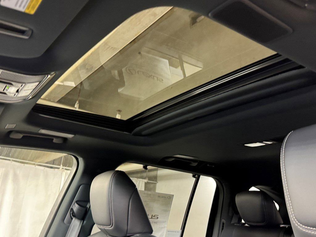 New 2025 Lexus LX 700h Luxury image 8