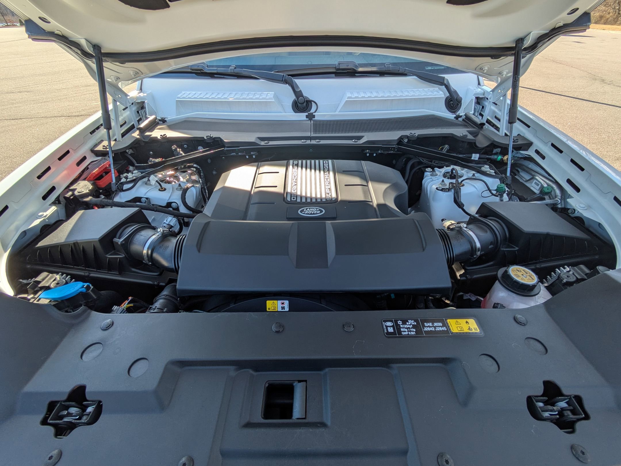 Certified 2025 Land Rover Defender 110 X-Dynamic SE image 32