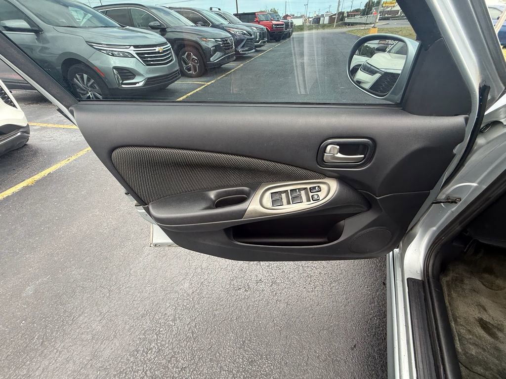Used 2004 Nissan Sentra SE-R Spec V w/ Sunroof Pkg FWD image 11