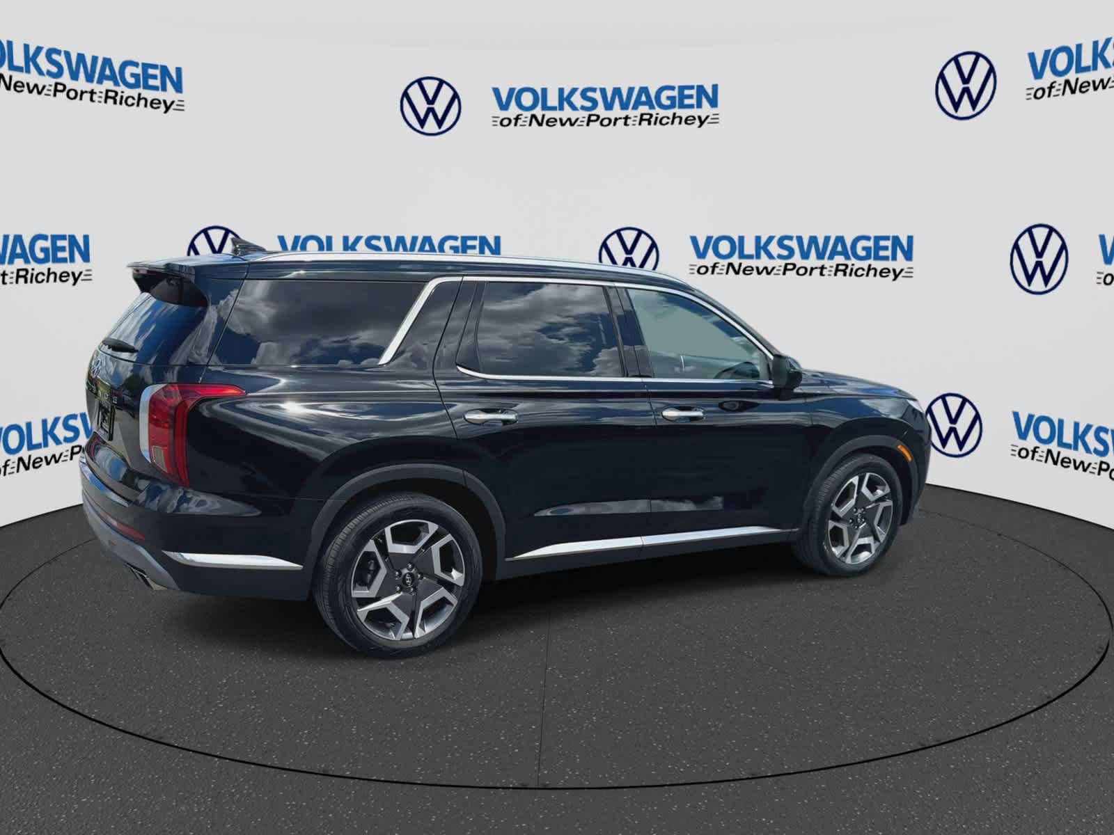Used 2023 Hyundai Palisade Limited FWD image 2