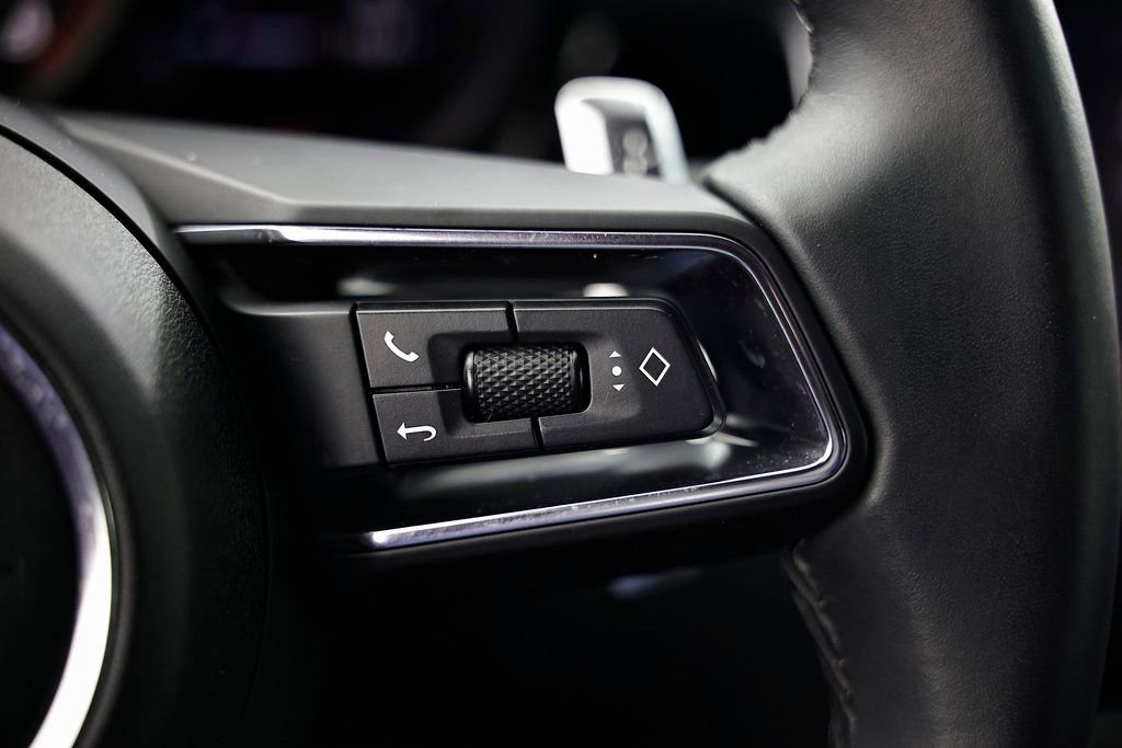 Certified 2025 Porsche Macan image 38