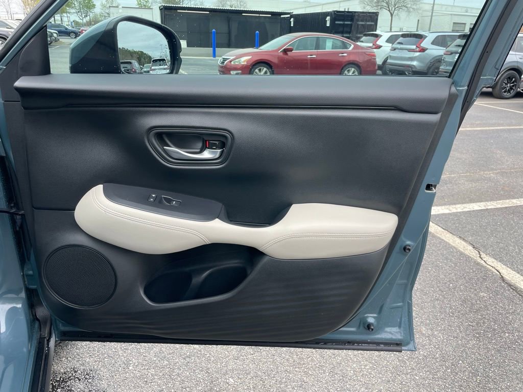 Certified 2025 Honda HR-V LX image 29