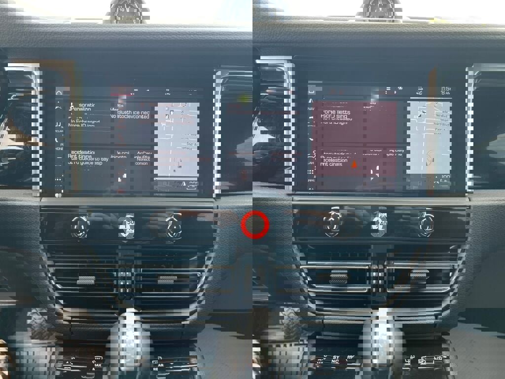 Used 2023 Porsche Macan S image 13