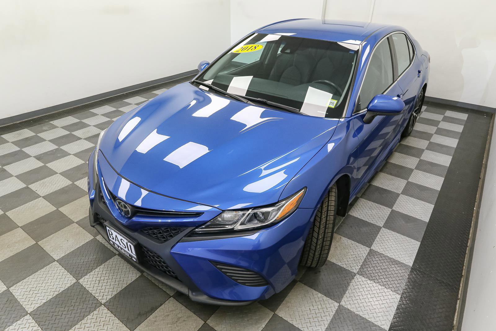 Used 2018 Toyota Camry SE image 6