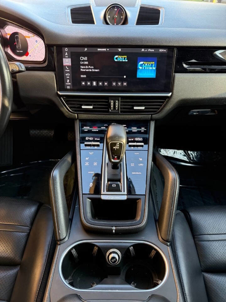 Used 2019 Porsche Cayenne w/ Premium Package image 13