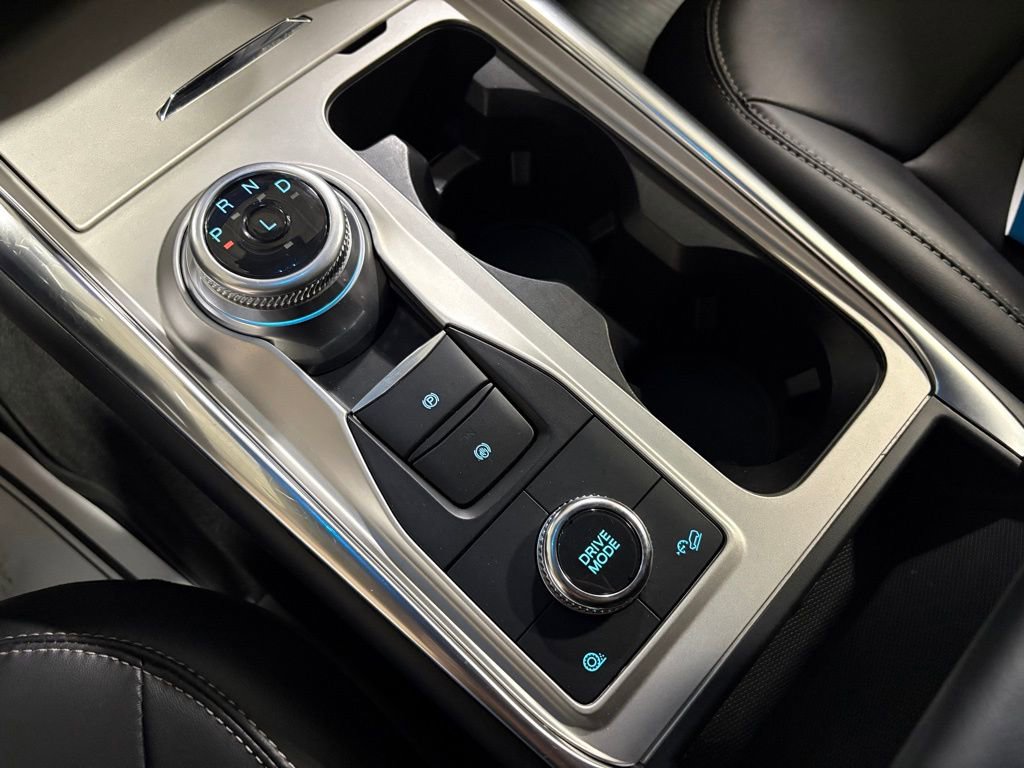 Used 2022 Ford Explorer XLT w/ Equipment Group 202A AWD/4WD image 16