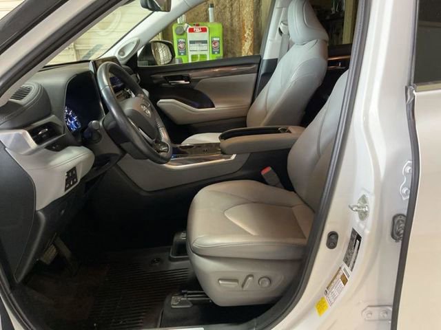 Used 2020 Toyota Highlander Limited image 8