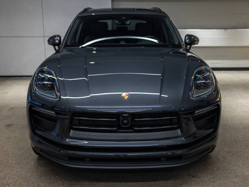 Certified 2026 Porsche Macan AWD/4WD image 18