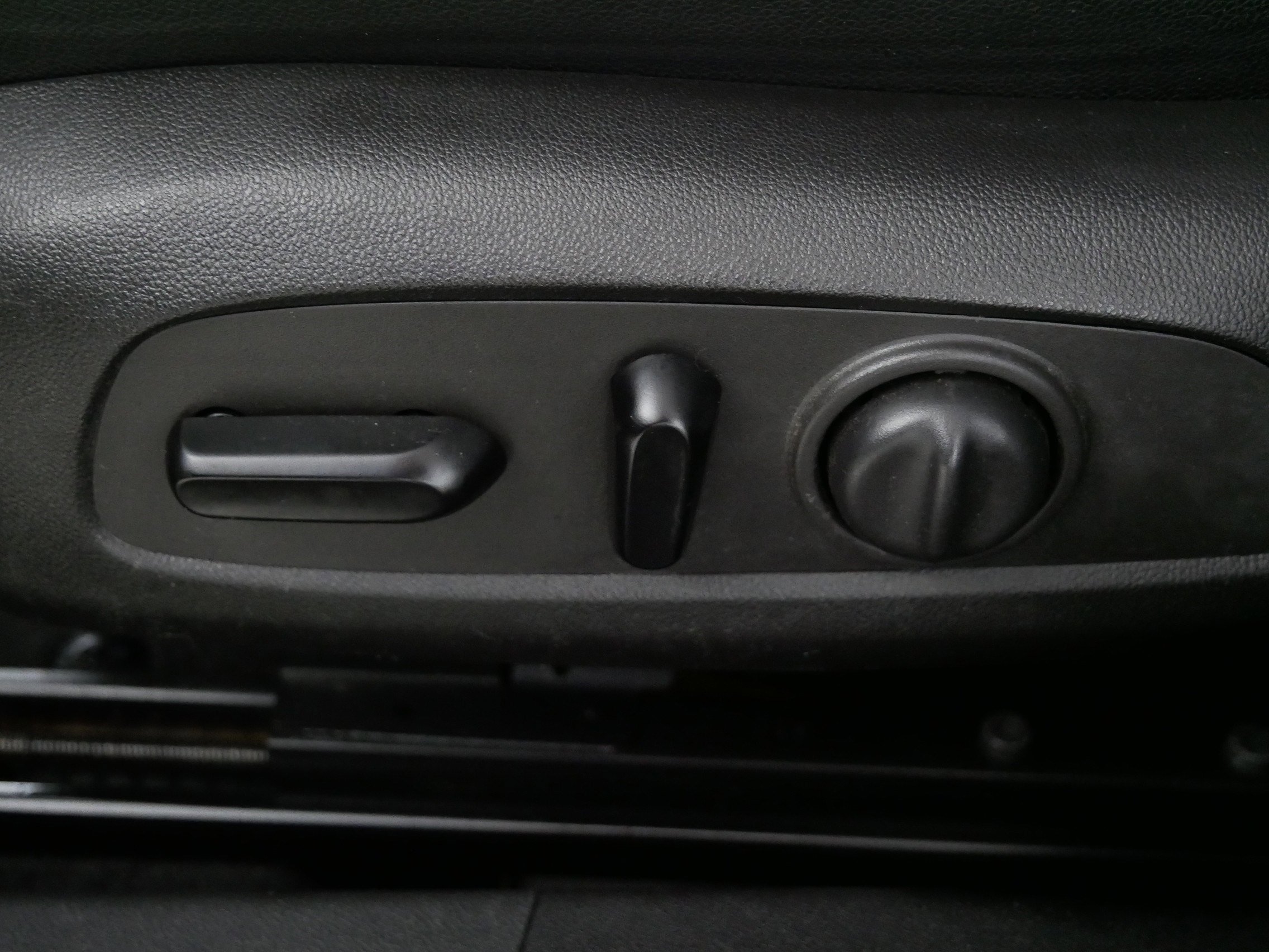 Used 2016 Chevrolet Malibu LT w/ Leather Package image 20