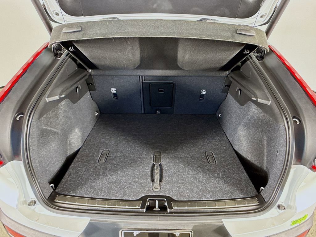 Certified 2023 Volvo C40 P8 Recharge Ultimate w/ Protection Package Premier image 28