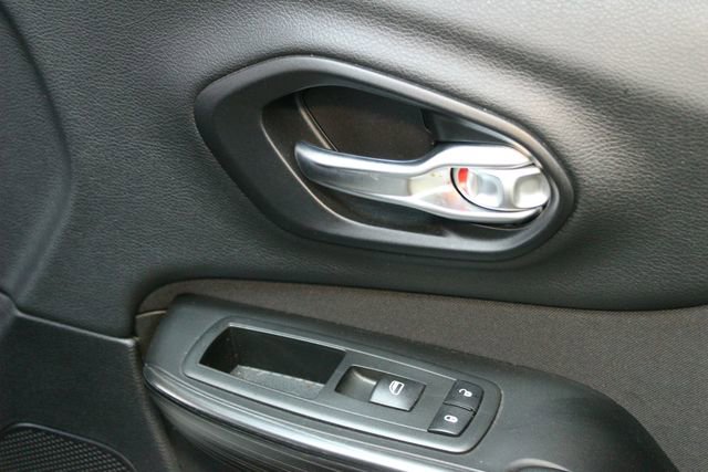 Used 2014 Jeep Cherokee Sport w/ Cold Weather Group image 9