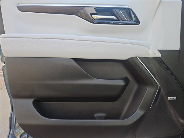 Certified 2025 Chevrolet Suburban Premier image 23