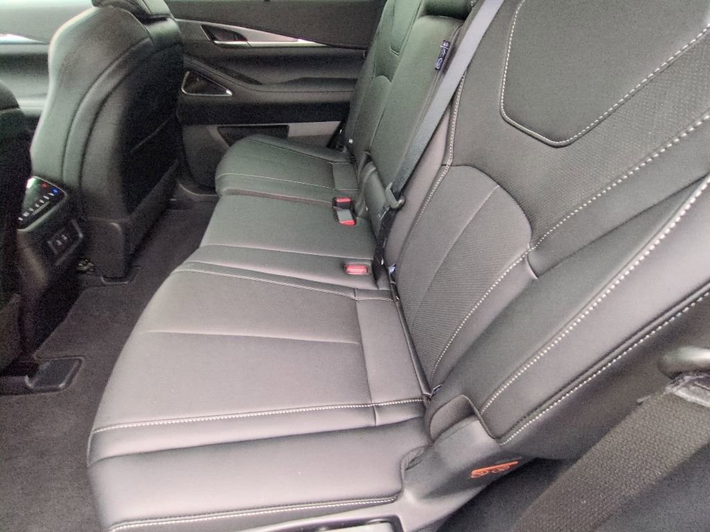 Used 2026 INFINITI QX60 Luxe w/ Cargo Package FWD image 23