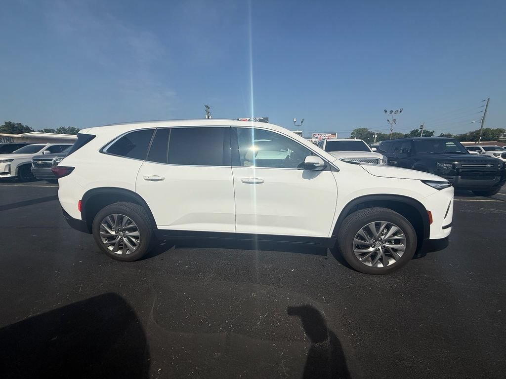 Used 2026 Buick Enclave Preferred FWD image 2