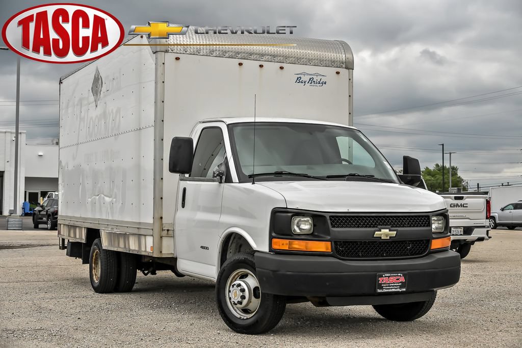 Used 2015 Chevrolet Express 4500 RWD image 1