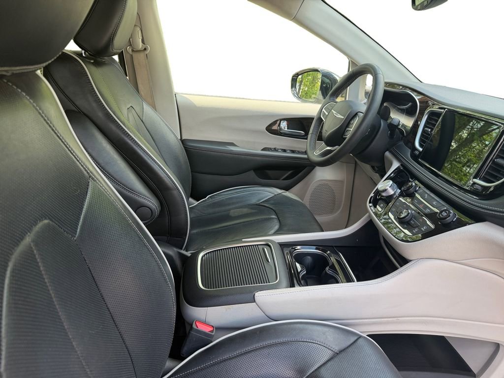 Used 2023 Chrysler Pacifica Limited image 15