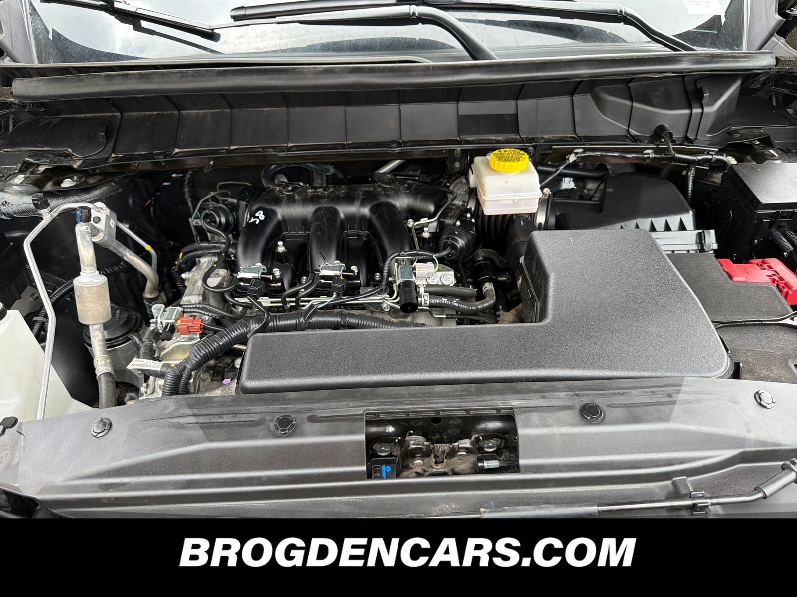 Used 2025 Nissan Pathfinder SV AWD/4WD image 10