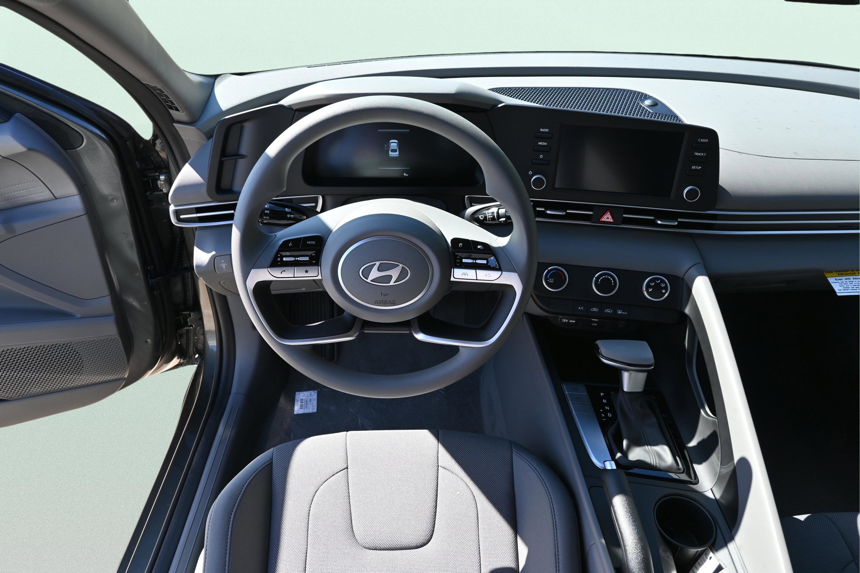 Certified 2025 Hyundai Elantra SE FWD image 12