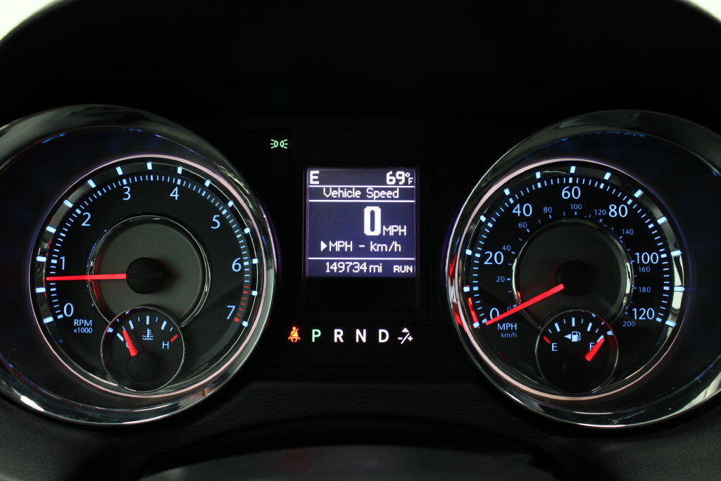 Used 2014 Chrysler Town & Country Touring FWD image 20