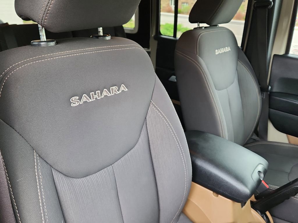 Used 2017 Jeep Wrangler Unlimited Sahara w/ Connectivity Group AWD/4WD image 17