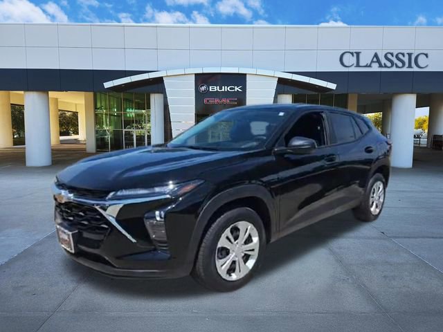 Used 2026 Chevrolet Trax LS FWD image 4