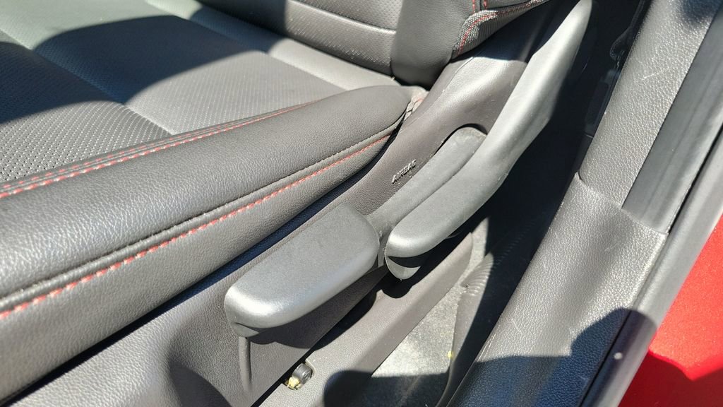 Used 2025 Chevrolet Trax RS w/ Driver Confidence Package image 19