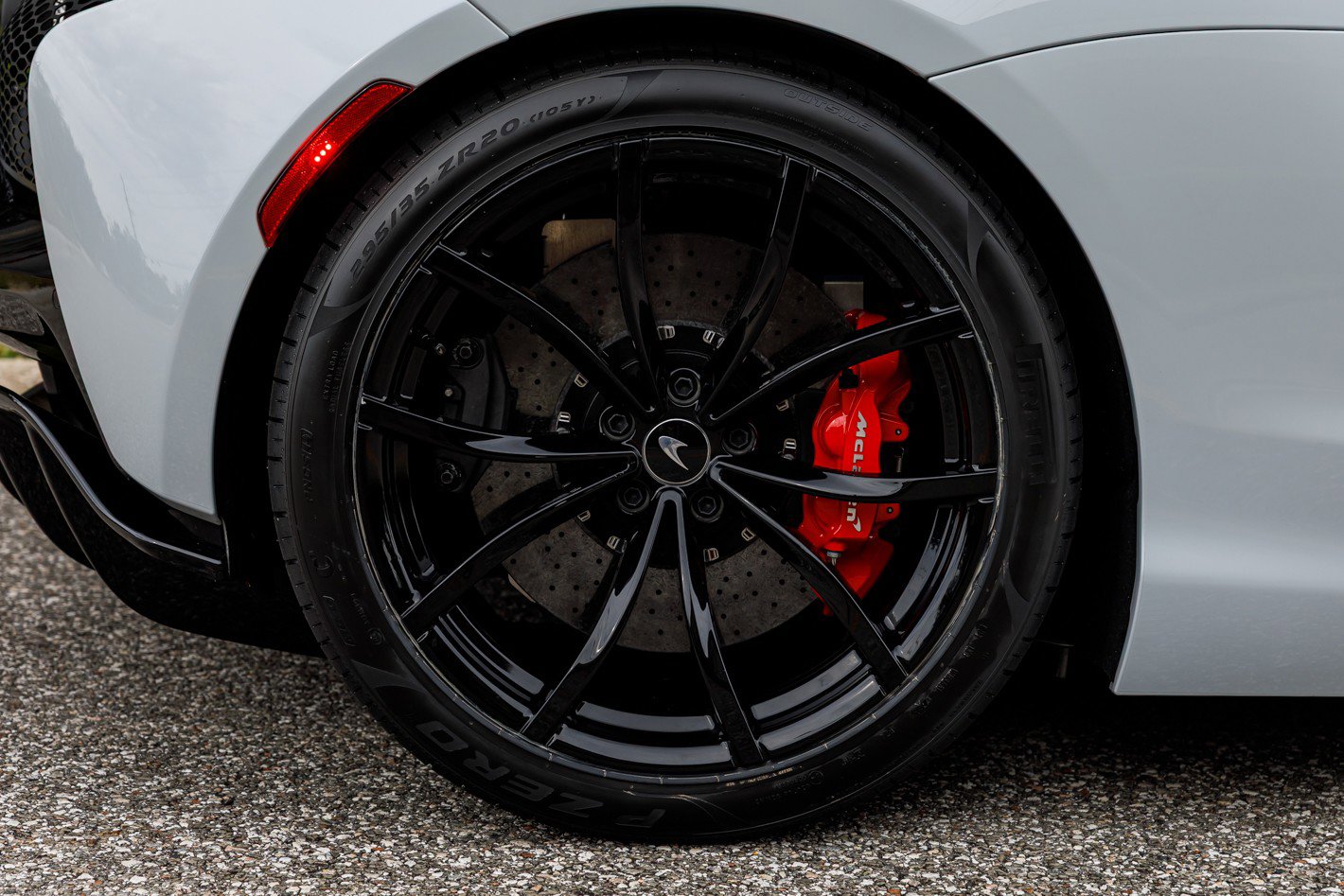 Used 2025 McLaren Artura Spider image 9
