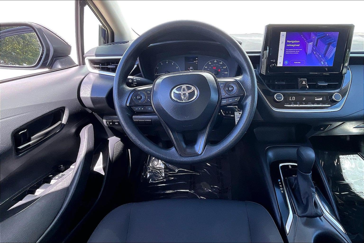 Used 2025 Toyota Corolla LE FWD image 6