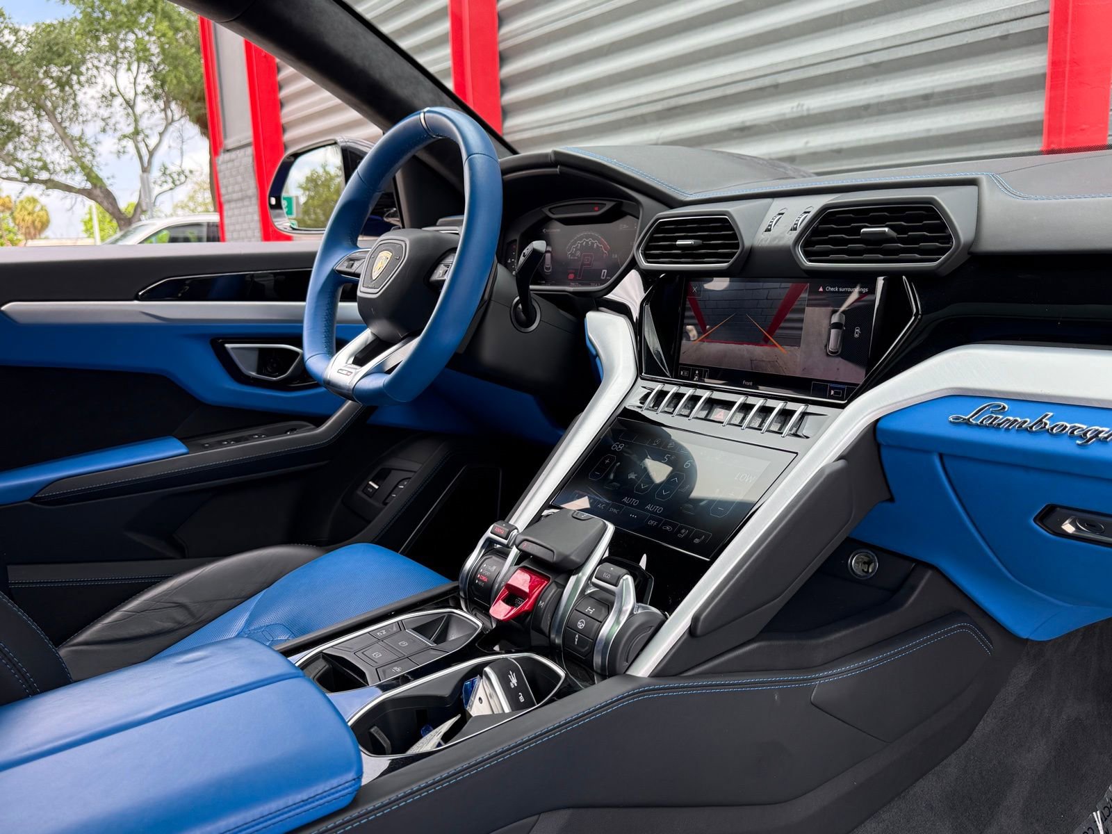 Used 2020 Lamborghini Urus image 24