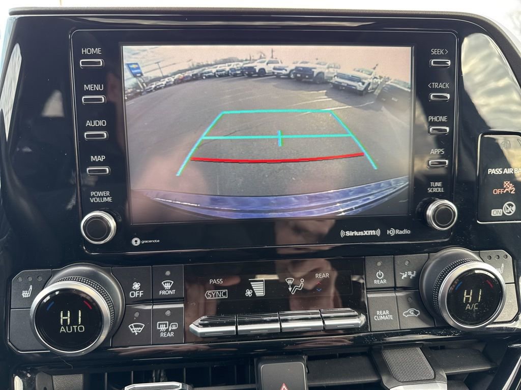 Used 2020 Toyota Highlander XLE image 24