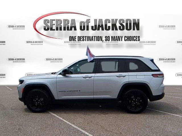 Used 2024 Jeep Grand Cherokee Altitude image 6