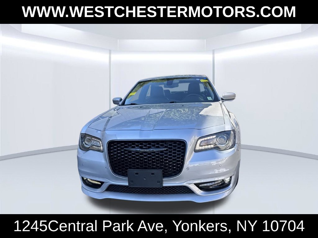Used 2023 Chrysler 300 Touring L w/ Comfort Group RWD image 2