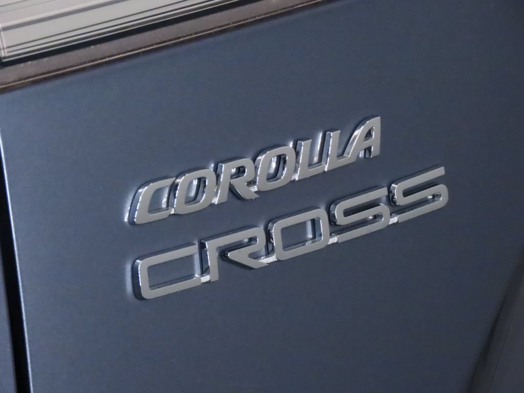 Used 2022 Toyota Corolla Cross LE AWD/4WD image 12