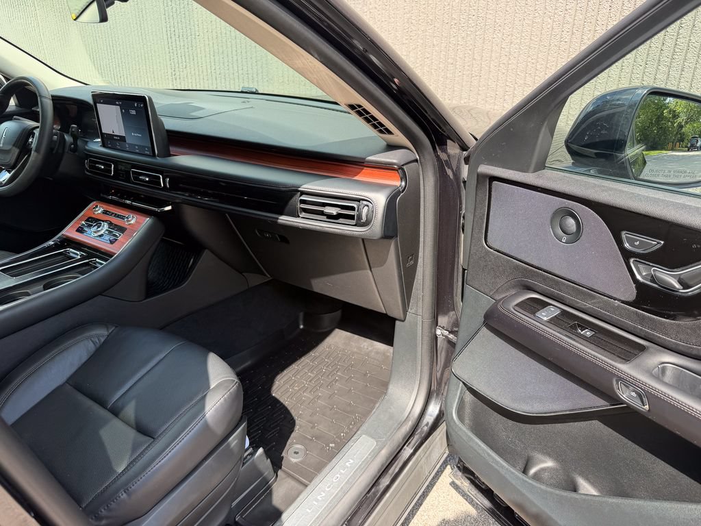 Used 2023 Lincoln Aviator Reserve w/ Elements Package Plus AWD/4WD image 29
