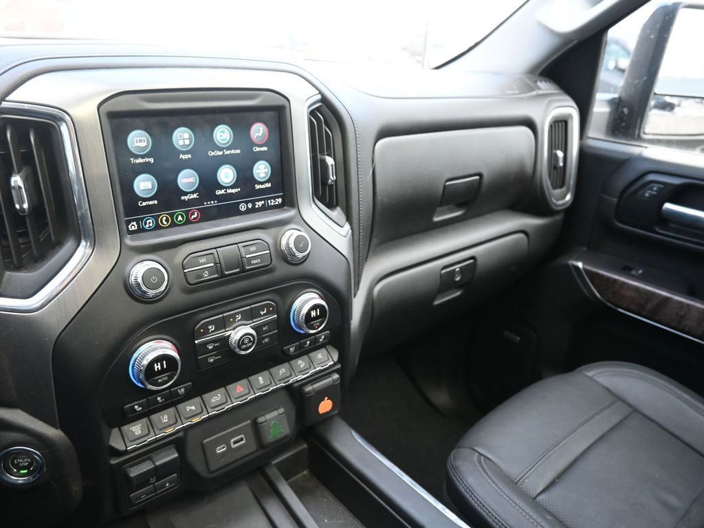 Used 2021 GMC Sierra 2500 Denali w/ Denali Black Diamond Edition image 26