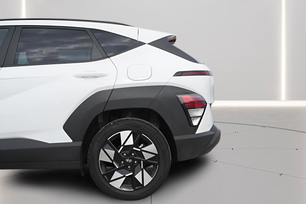 Used 2025 Hyundai Kona SEL image 32