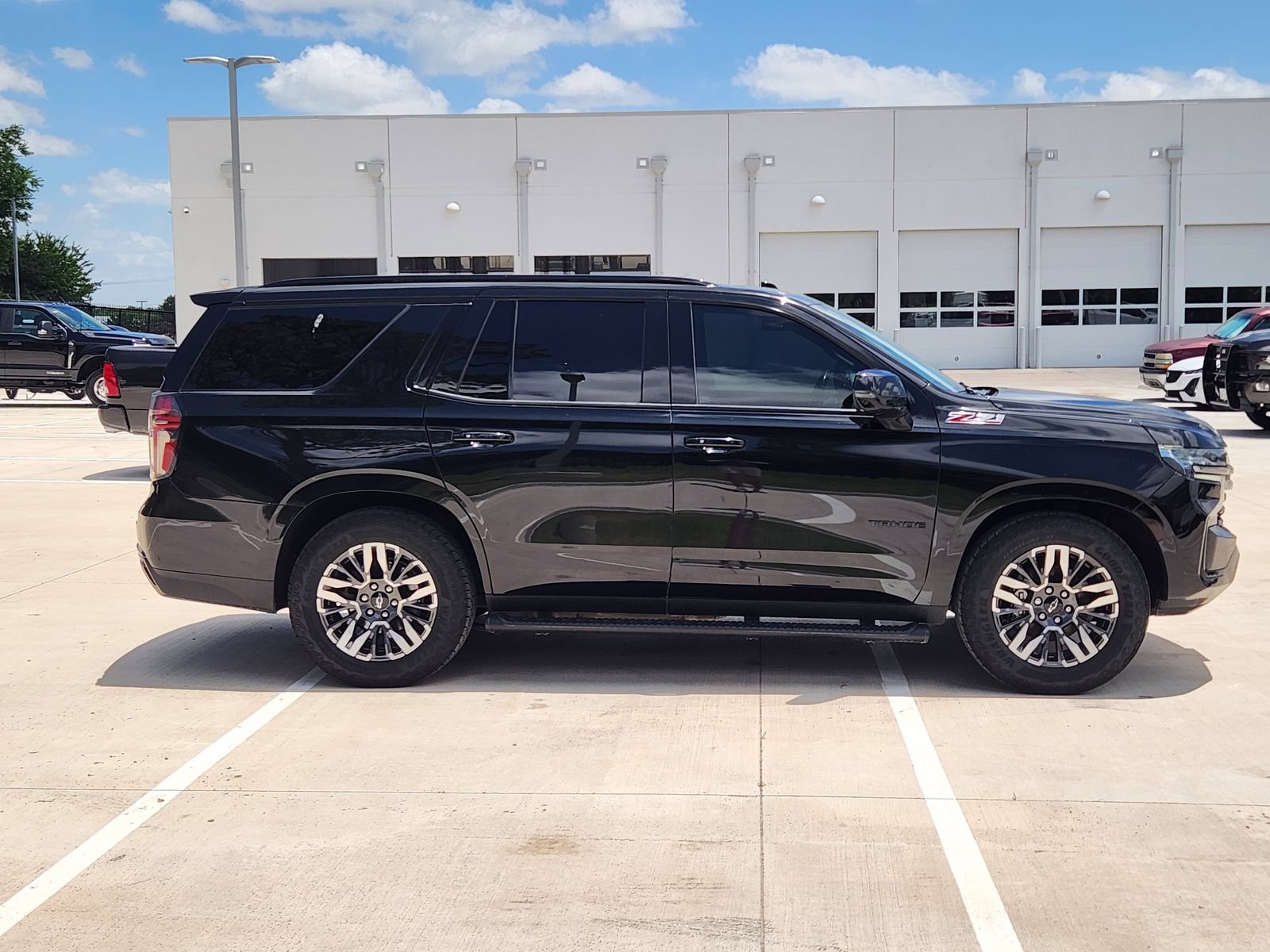 Certified 2021 Chevrolet Tahoe Z71 w/ Luxury Package AWD/4WD image 7