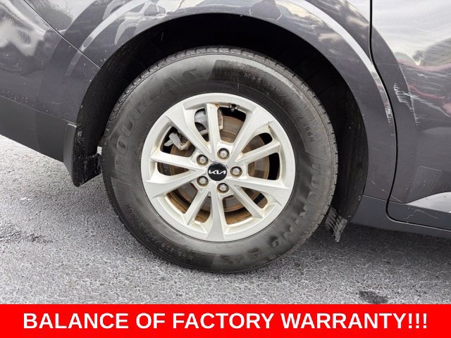Used 2023 Kia Carnival LX FWD image 7