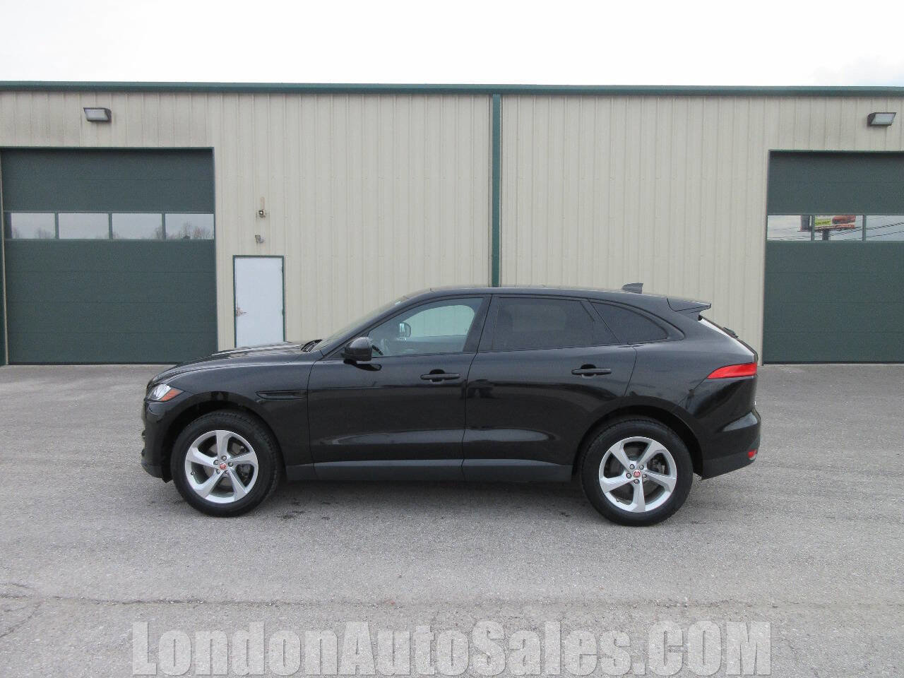 Used 2020 Jaguar F-PACE Premium image 3
