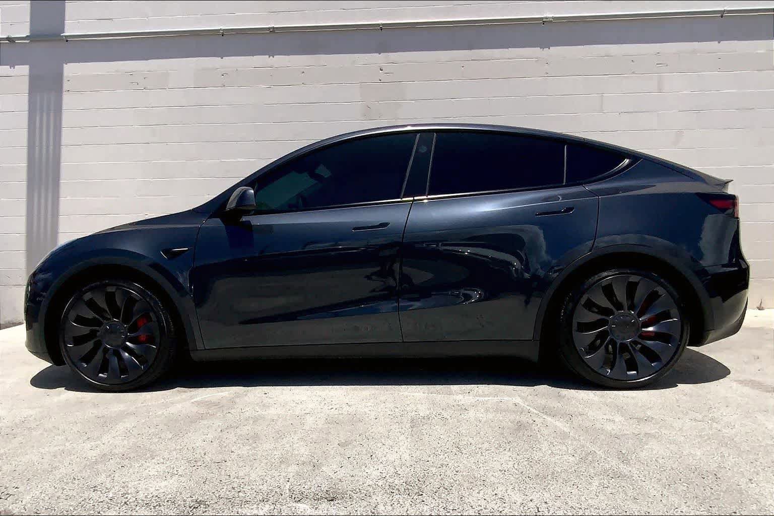 Used 2024 Tesla Model Y Performance AWD/4WD image 3