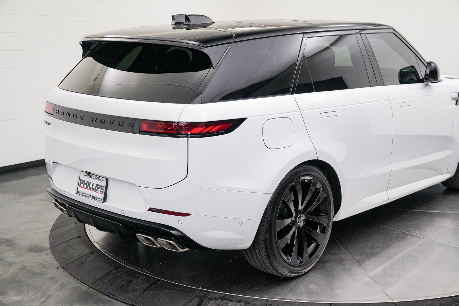Used 2025 Land Rover Range Rover Sport Dynamic SE image 11