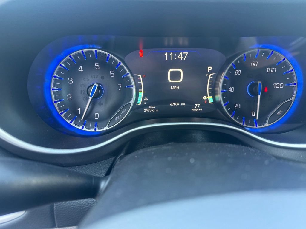 Used 2023 Chrysler Pacifica Touring-L FWD image 29
